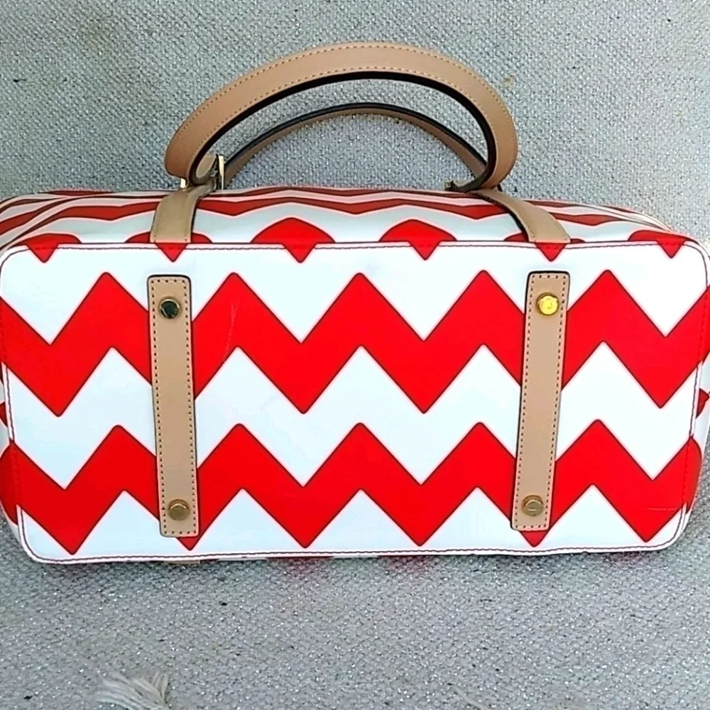 Kate Spade South of Border Medium Harmony Chevron Red and White Tote Bag